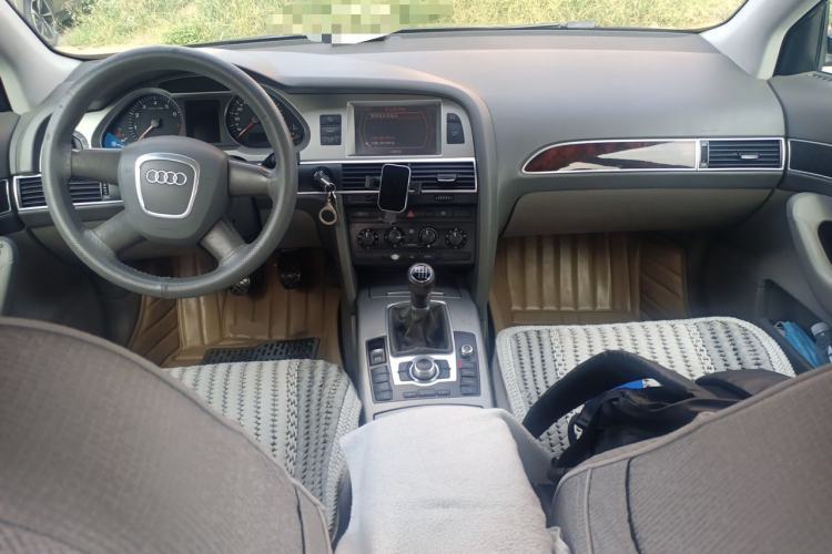 Used Audi A6L 2005 2.0T base version Center Console