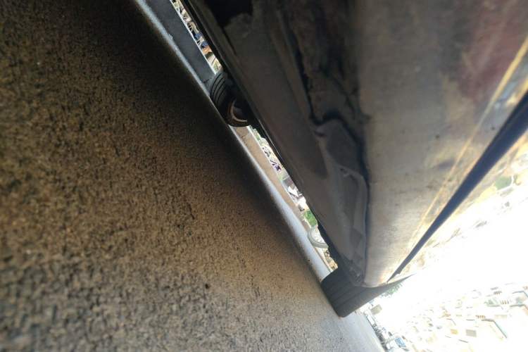 Used Audi A6L 2005 2.0T automatic standard version Chassis Front Left