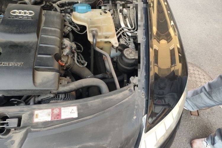 Used Audi A6L 2005 2.0T automatic standard version Engine Bay Left