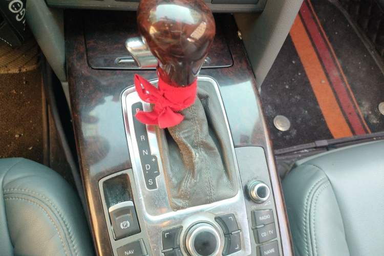 Used Audi A6L 2005 2.0T automatic standard version Gear Lever