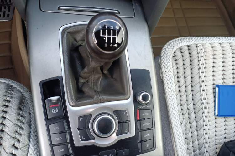 Used Audi A6L 2005 2.0T base version Gear Lever