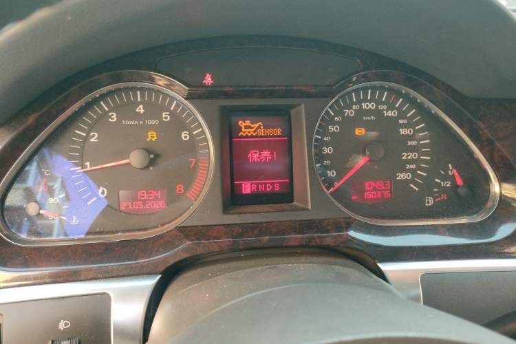 Used Audi A6L 2005 2.0T automatic standard version Instrument Cluster