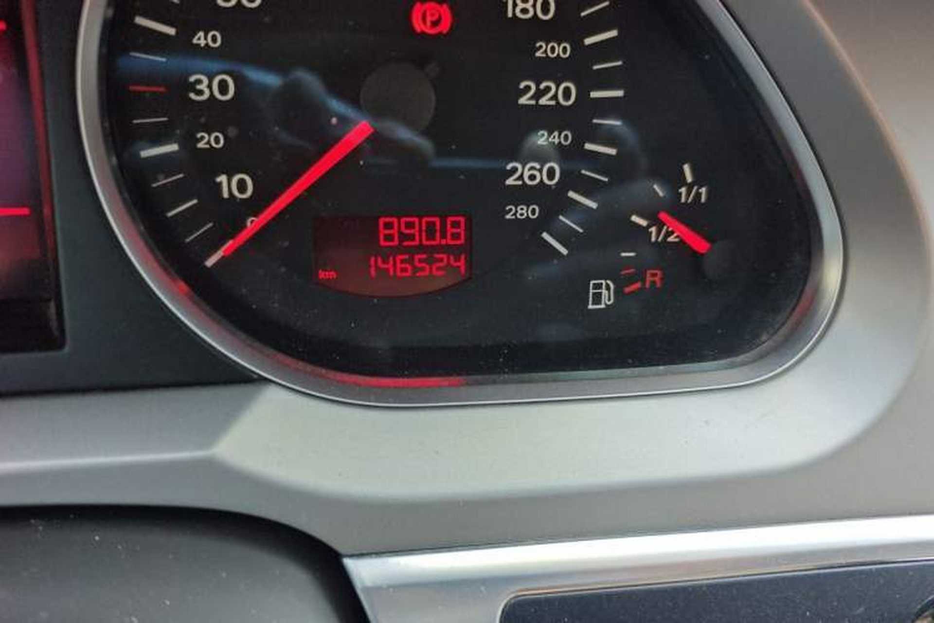 Used Audi A6L 2005 2.4L Technology Edition Odometer Close Up