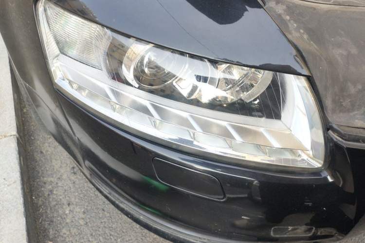Used Audi A6L 2005 2.0T automatic standard version Right Front Headlight