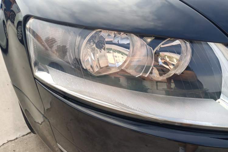 Used Audi A6L 2005 2.0T base version Right Front Headlight