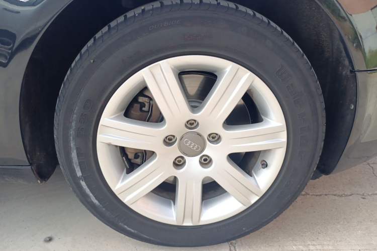 Used Audi A6L 2005 2.0T base version Right Front Wheel Hub