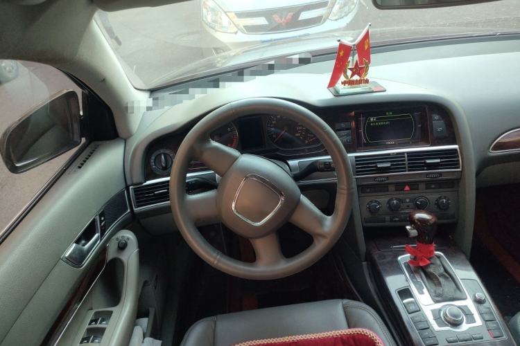 Used Audi A6L 2005 2.0T automatic standard version Steering Wheel