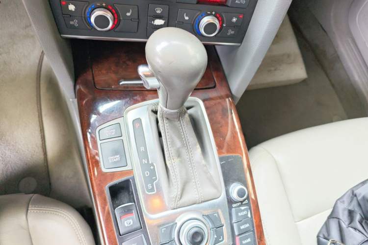 Used Audi A6L 2006 3.2 FSI Comfort & Entertainment Model Gear Lever