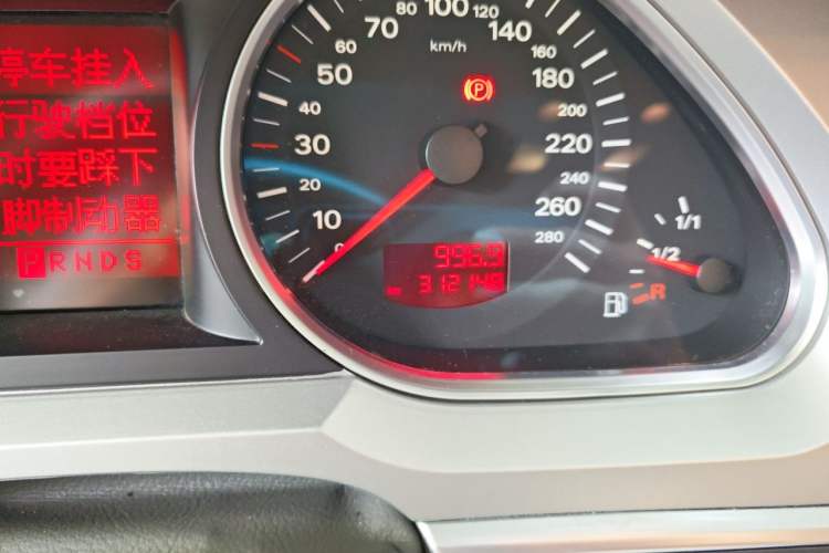 Used Audi A6L 2006 3.2 FSI Comfort & Entertainment Model Odometer Close Up