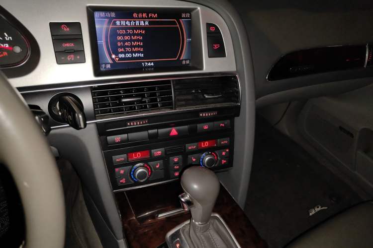Used Audi A6L 2008 3.2 FSI quattro Luxury Model Audio And AC Panel