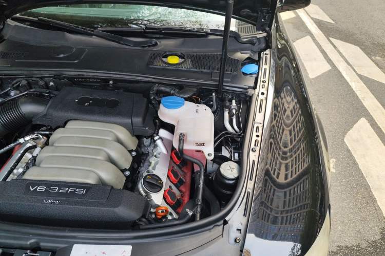 Used Audi A6L 2008 3.2 FSI quattro Luxury Model Engine Bay Left