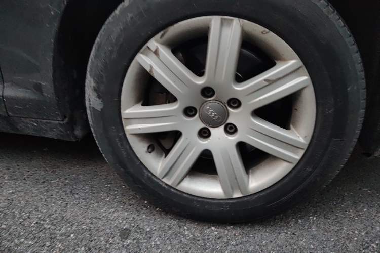 Used Audi A6L 2008 2.0T Manual Standard Edition Right Front Wheel Hub
