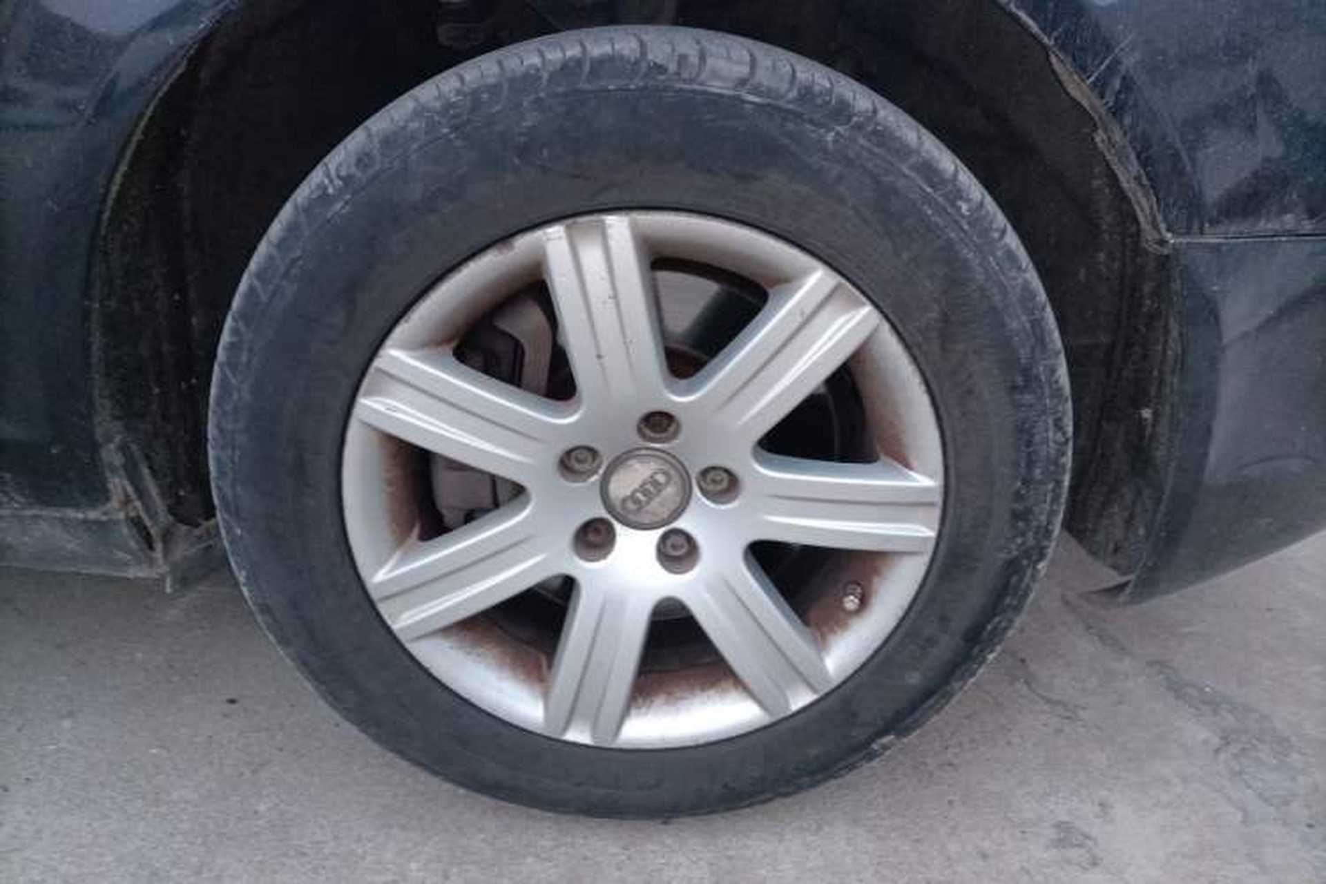 Used Audi A6L 2008 2.0T Automatic Standard Edition Right Front Wheel Hub