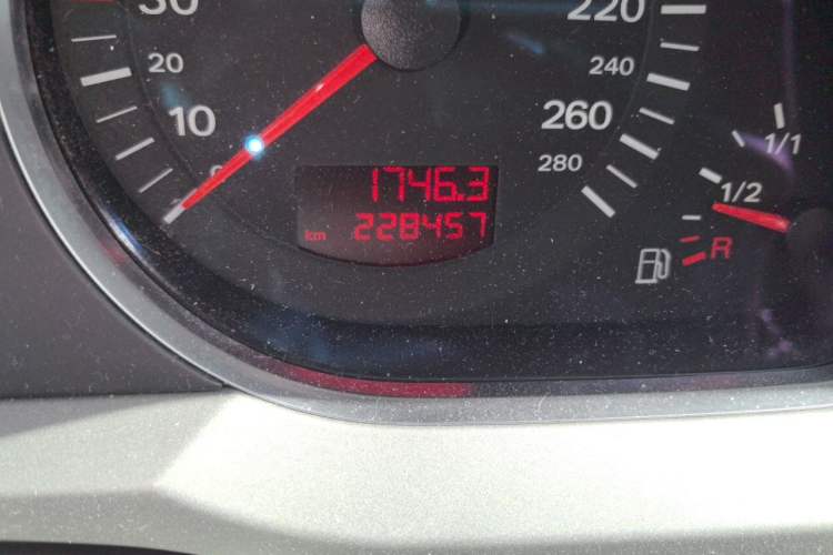 Used Audi A6L 2008 2.0T Automatic Standard Edition Odometer Close Up