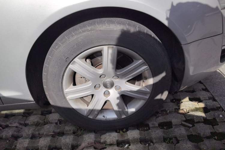 Used Audi A6L 2008 2.0T Automatic Standard Edition Right Front Wheel Hub