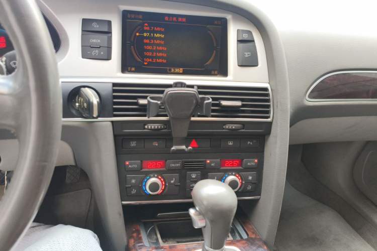 Used Audi A6L 2009 2.8 FSI Comfort & Entertainment Model Audio And AC Panel
