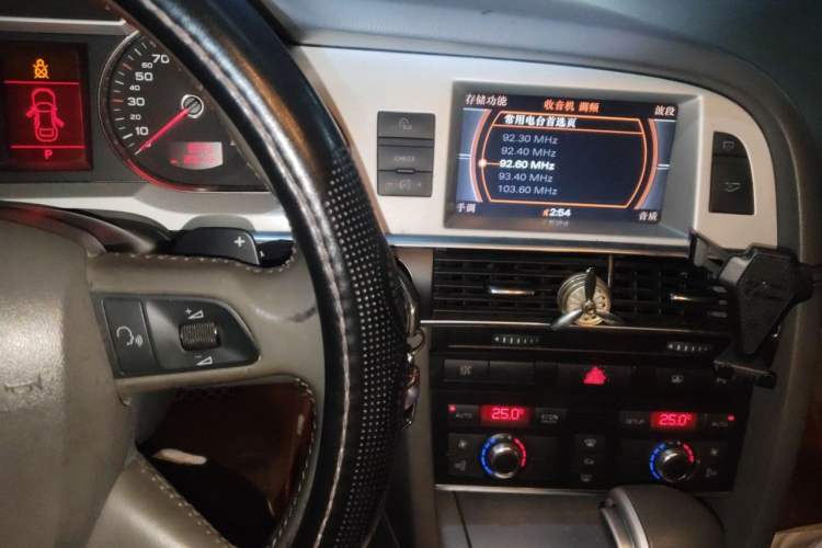 Used Audi A6L 2009 2.0 TFSI automatic standard version Audio And AC Panel