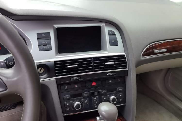 Used Audi A6L 2009 2.8 FSI quattro Luxury Model Audio And AC Panel