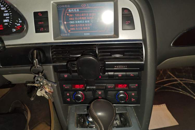 Used Audi A6L 2009 2.0 TFSI automatic standard version Audio And AC Panel
