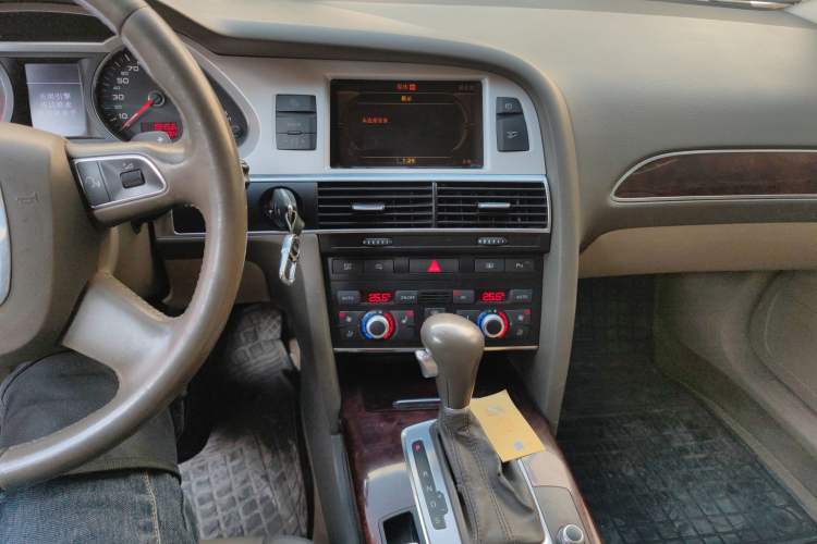Used Audi A6L 2009 2.8 FSI Comfort & Entertainment Model Audio And AC Panel
