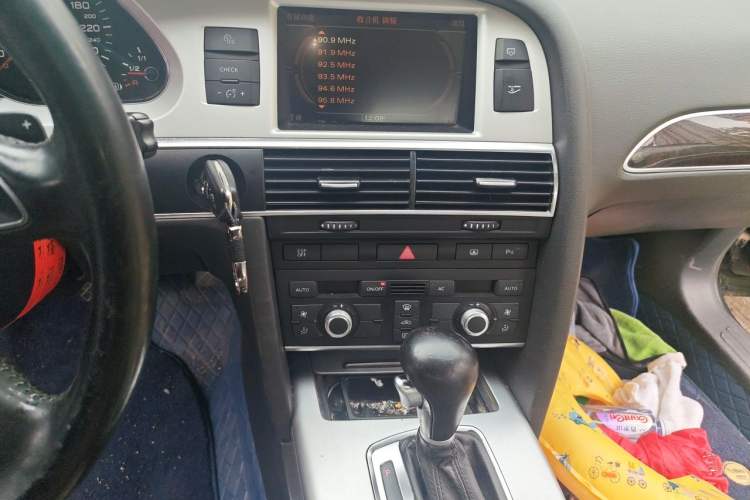 Used Audi A6L 2009 2.0 TFSI automatic standard version Audio And AC Panel