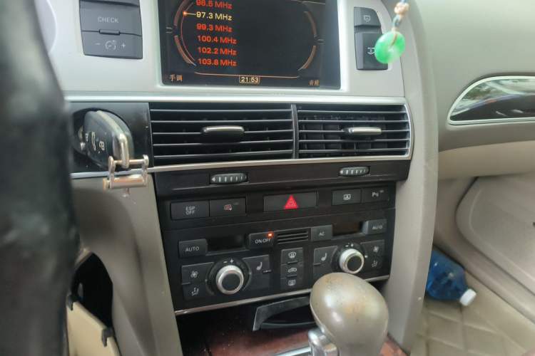 Used Audi A6L 2009 2.8 FSI Comfort & Entertainment Model Audio And AC Panel