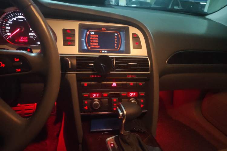 Used Audi A6L 2009 2.0 TFSI automatic standard version Audio And AC Panel