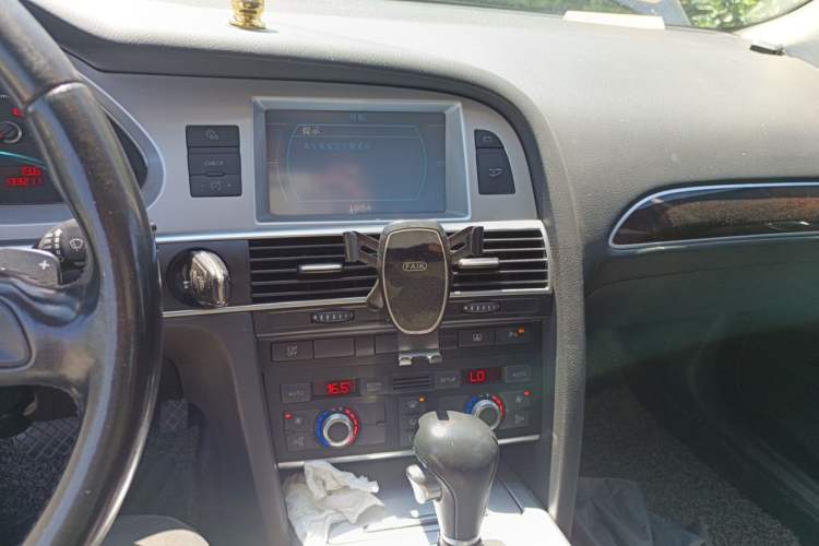 Used Audi A6L 2009 2.0 TFSI automatic standard version Audio And AC Panel