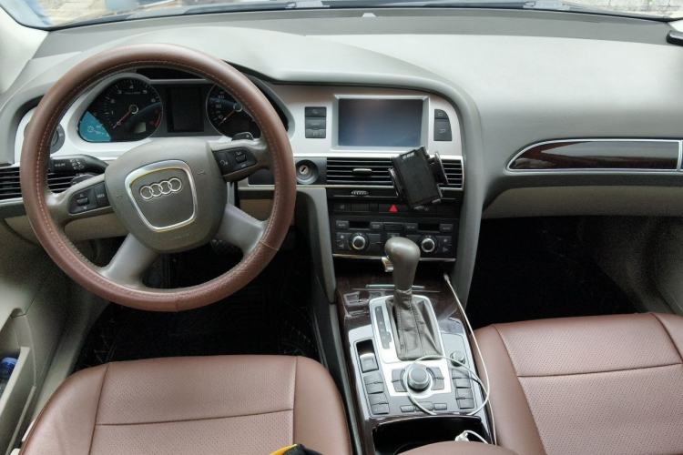 Used Audi A6L 2009 2.0 TFSI automatic standard version Center Console