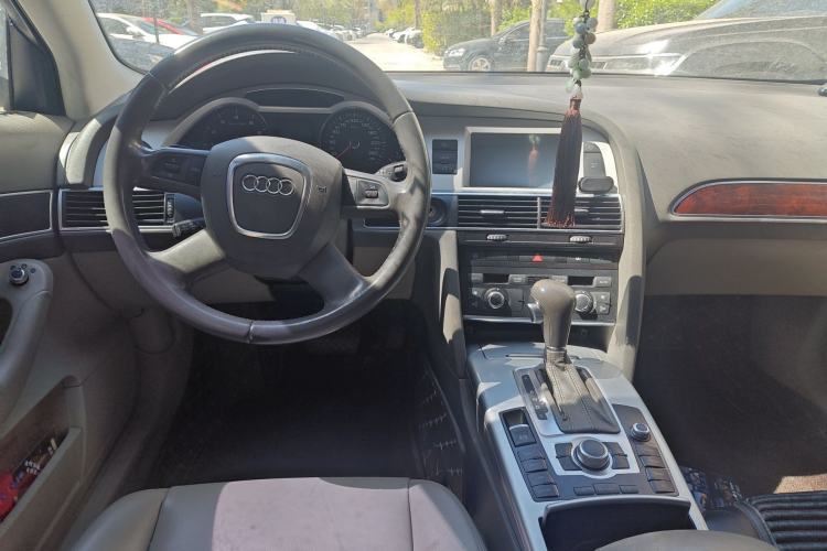 Used Audi A6L 2009 2.0 TFSI automatic standard version Center Console