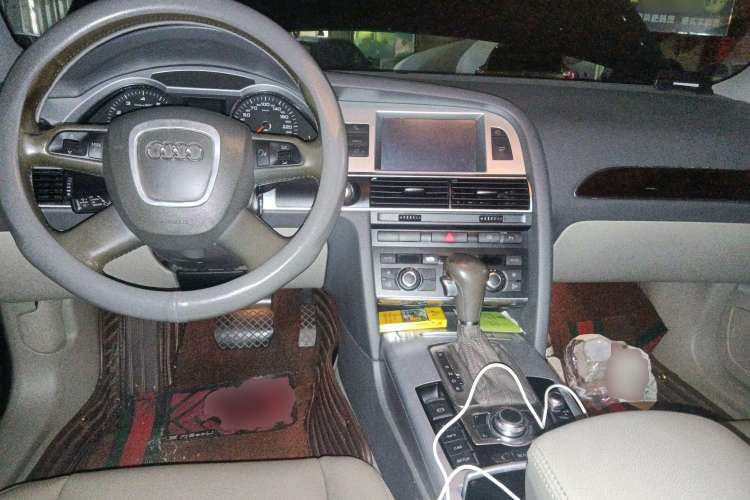 Used Audi A6L 2009 2.0 TFSI automatic standard version Center Console