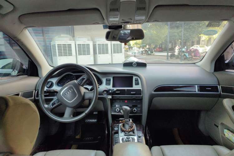 Used Audi A6L 2009 2.8 FSI Luxury Model Center Console