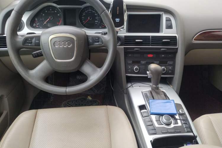 Used Audi A6L 2009 2.0 TFSI automatic standard version Center Console