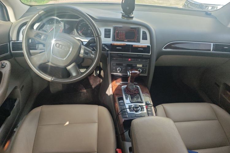 Used Audi A6L 2009 2.8 FSI Comfort & Entertainment Model Center Console