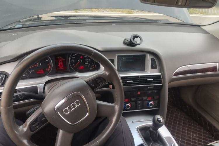 Used Audi A6L 2009 2.0 TFSI manual standard version Center Console