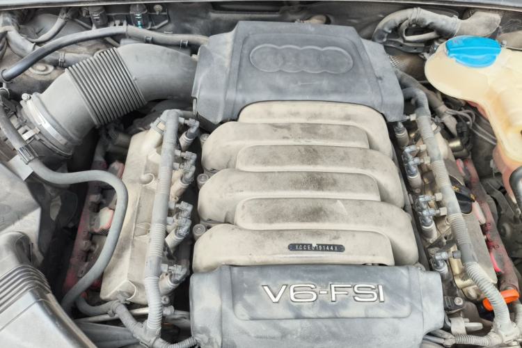 Used Audi A6L 2009 2.8 FSI Comfort & Entertainment Model Engine Bay