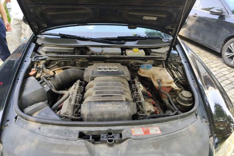 Used Audi A6L 2009 2.8 FSI Comfort & Entertainment Model Engine Bay