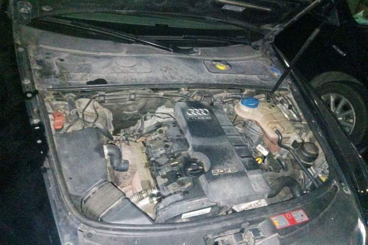 Used Audi A6L 2009 2.0 TFSI automatic standard version Engine Bay