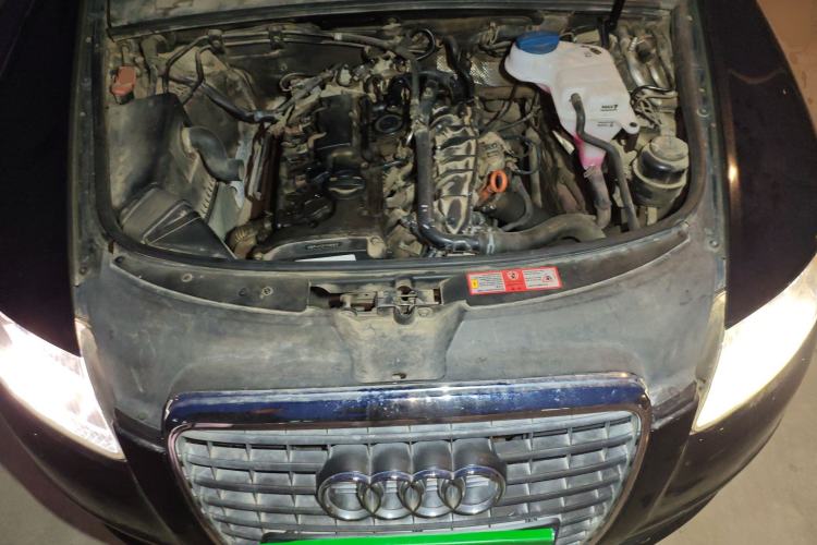 Used Audi A6L 2009 2.0 TFSI automatic standard version Engine Bay