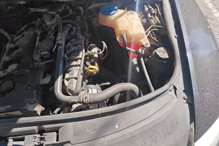 Used Audi A6L 2009 2.0 TFSI automatic standard version Engine Bay Left