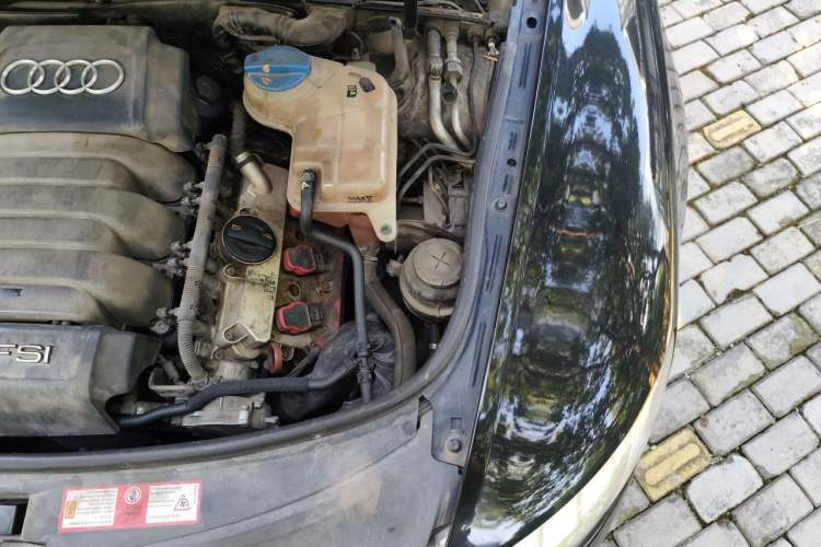 Used Audi A6L 2009 2.8 FSI Comfort & Entertainment Model Engine Bay Left