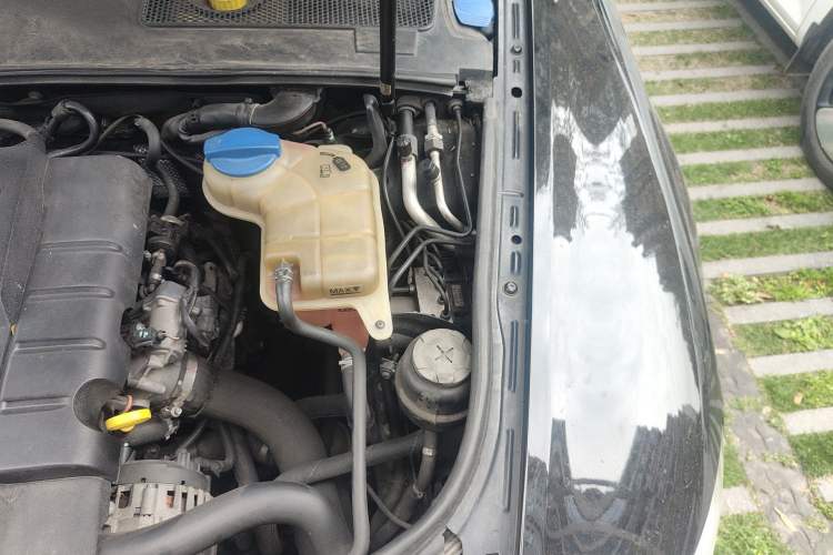 Used Audi A6L 2009 2.0 TFSI automatic standard version Engine Bay Left