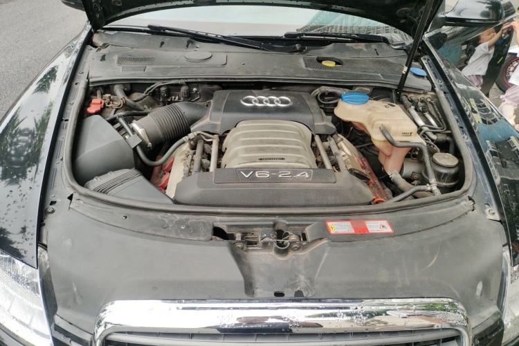 Used Audi A6L 2009 2.4L Comfort Edition Engine Bay