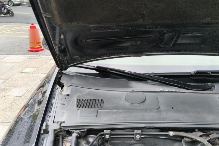 Used Audi A6L 2009 2.0 TFSI automatic standard version Engine Bay Right