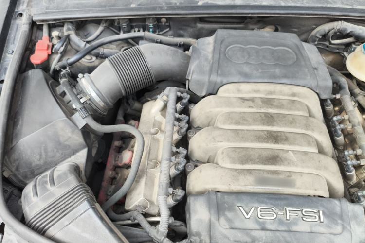Used Audi A6L 2009 2.8 FSI Comfort & Entertainment Model Engine Bay Right