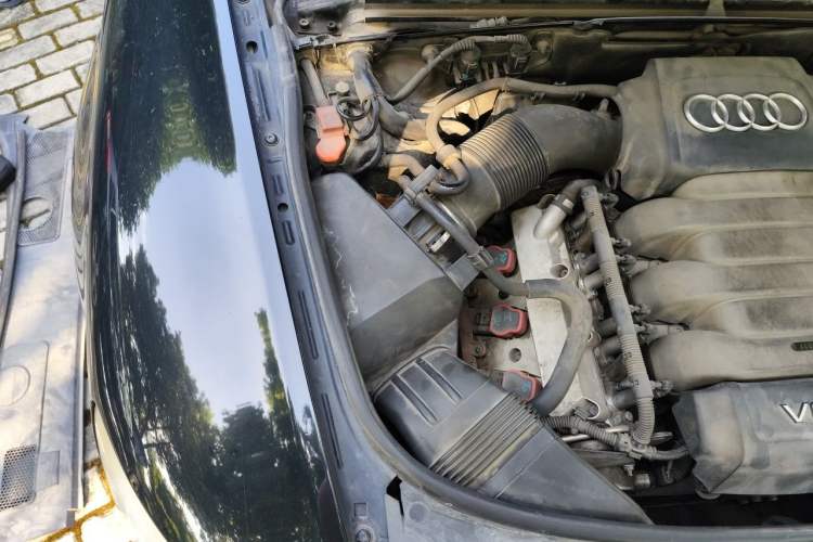 Used Audi A6L 2009 2.8 FSI Comfort & Entertainment Model Engine Bay Right