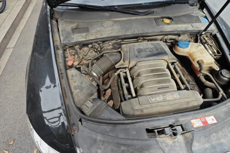 Used Audi A6L 2009 2.4L Luxury Edition Engine Bay Right