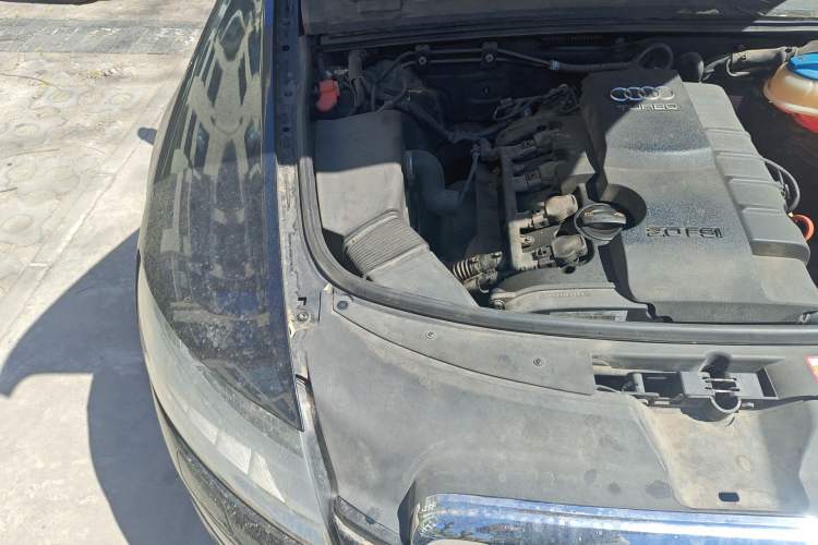 Used Audi A6L 2009 2.0 TFSI automatic standard version Engine Bay Right