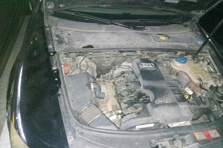 Used Audi A6L 2009 2.0 TFSI automatic standard version Engine Bay Right