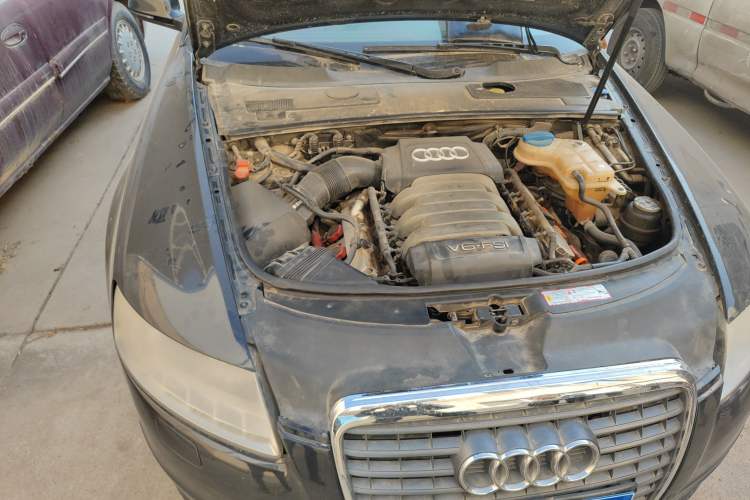 Used Audi A6L 2009 2.8 FSI Comfort & Entertainment Model Engine Bay Right
